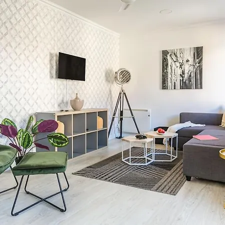Enchanted Tale In Apartamento